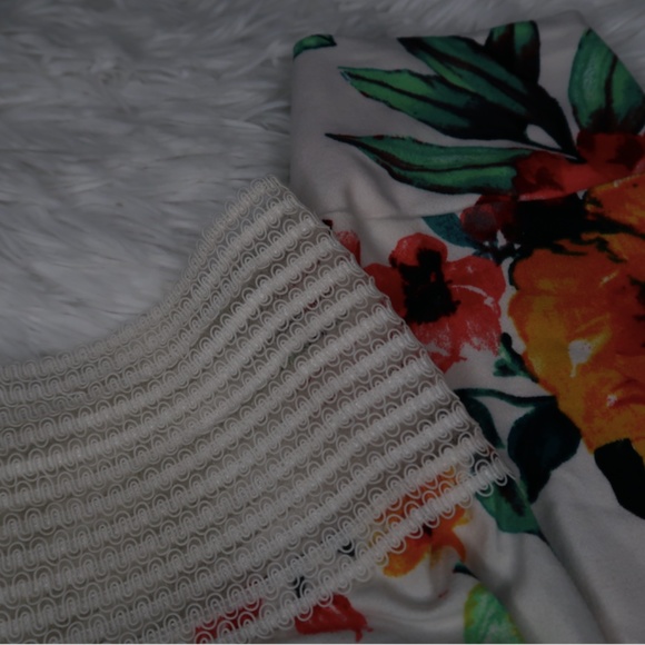 Cute Booty Lounge Capri Floral Leggings Size XS Great Condition - Picture 3 of 5